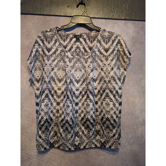 Erika loose fit top size. Large - Picture 3 of 4